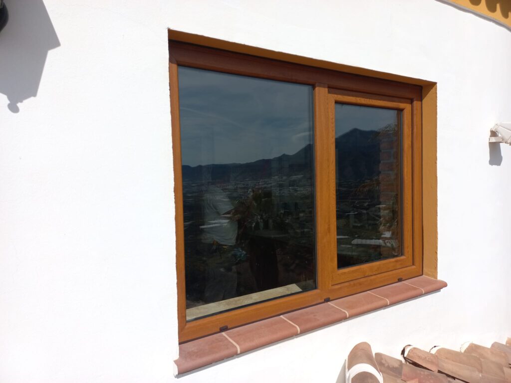 ventana practicable foliado madera